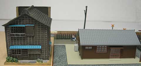 従来の鉄道模型建物と並べる